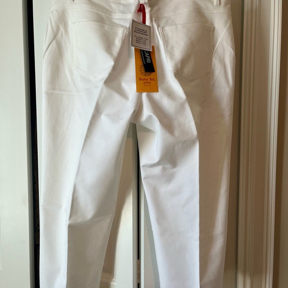 Ruby Rd. White Capris - Picture 5 of 6